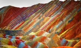 منظره ای رویائی و کمیاب از کوهستان رنگین کمان/ عکس