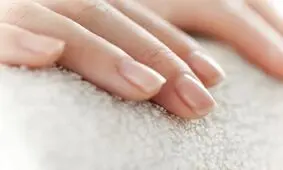 تغییر شکل ناخن نشانه کمبود کدام ماده ضروری در بدن است؟
