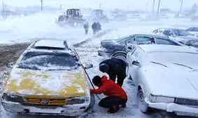 گرفتار شدن ۱۰۰۰ خودرو به دلیل کولاک در محور تربت حیدریه به مشهد