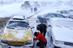 گرفتار شدن ۱۰۰۰ خودرو به دلیل کولاک در محور تربت حیدریه به مشهد