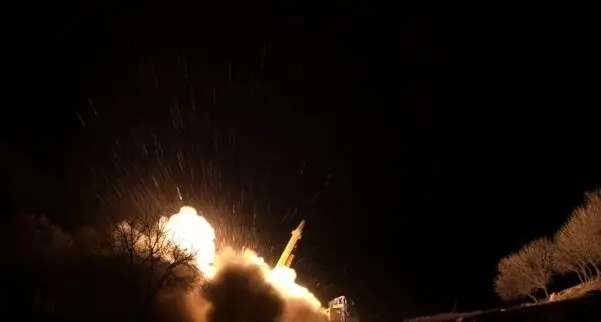 آغاز پاسخ موشکی سپاه پاسداران به تجاوز نظامی آمریکا؛ شلیک سراسری موشک از شهرهای ایران به مواضع آمریکا، اردن و قطر/ حمله به ناوها در تنگه هرمز