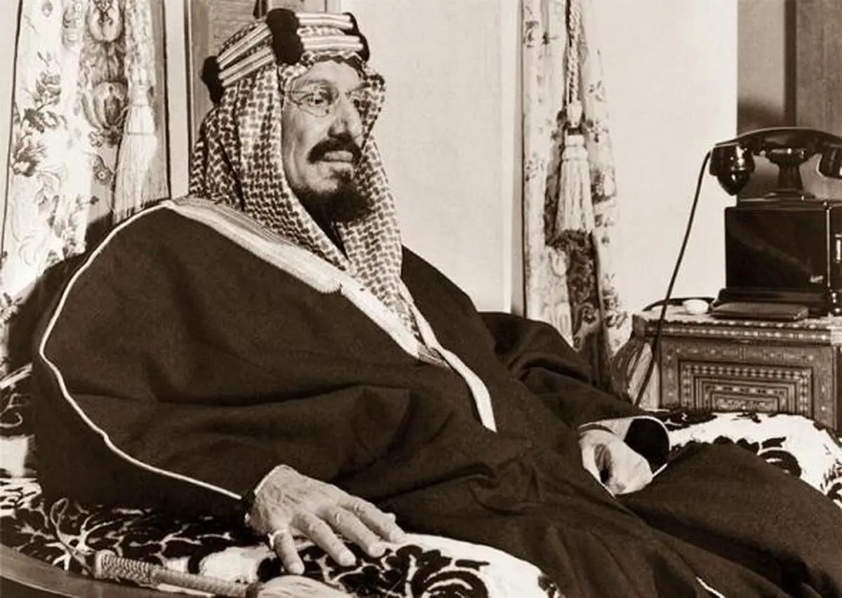 سفر در زمان؛ «ملک سعود پادشاه عربستان» در حال بازدید از کاخ عابدین مصر؛ سال 1316