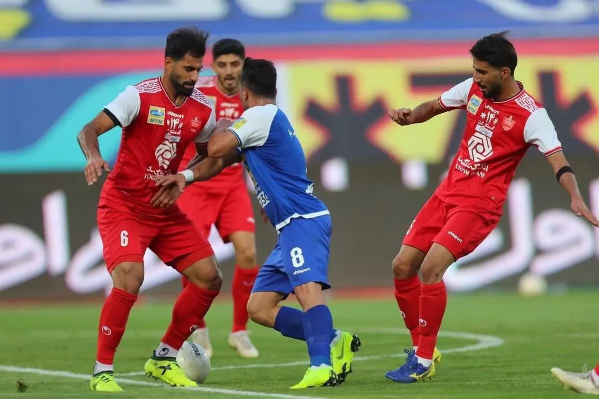 خطای مدافع پرسپولیس روی مهاجم استقلال پنالتی بود