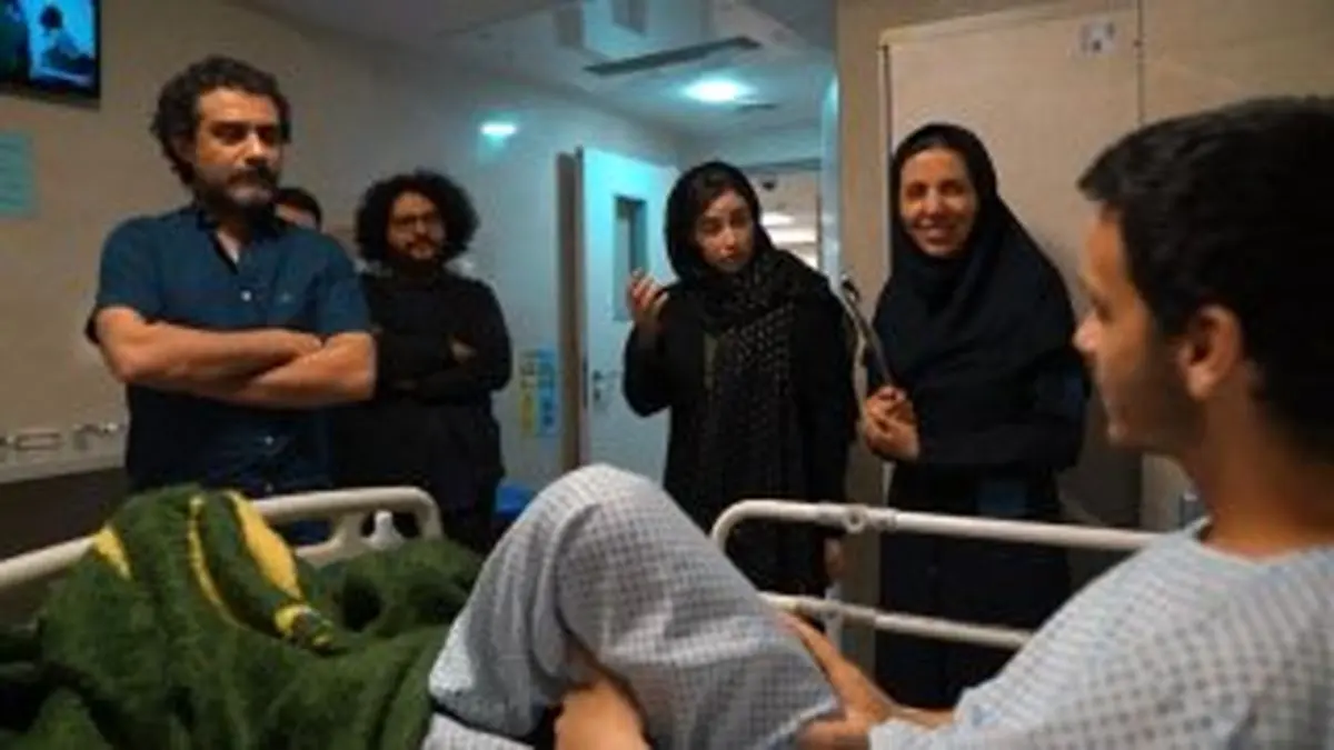 عیادت برخی از هنرمندان از مجروحین جنگ رمضان/ ویدئو