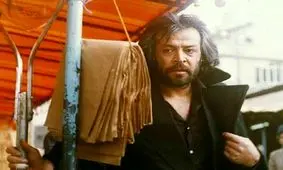 سفر در زمان؛ «مرتضی عقیلی، روشنک صدر و ایرج قادری» در حال قدم زدن در خیابان های تهران؛ سال 55/ عکس

