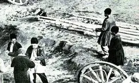 وقتی اعدامی‌ها را گچ می‌کردند | عکسی هولناک از دوره قاجار