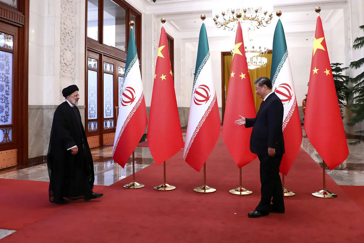 ابراهیم رئیسی با چینی‌ها نماز خواند