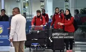 دختران فوتبالیست ایرانی در حال بازگشت به ایران/ عکس