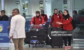 دختران فوتبالیست ایرانی در حال بازگشت به ایران/ عکس