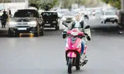 آنچه زنان موتورسوار در خیابان تجربه می‌کنند؛ از تصادف‌های عمدی ماشین‌ها و تمسخر تا ترس از شکایت