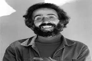 سهراب سپهری در کنار خانواده