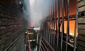 حریق انبار کاغذ در خیابان ظهیرالاسلام تهران