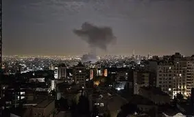 بیست و هشتمین روز حمله آمریکا و اسرائیل به ایران/ انفجار در دزفول و شیراز/ حمله به کارخانه تولید کیک زرد اردکان یزد و مجتمع آب سنگین خنداب/ هدف قرار گرفتن یک واحد صنعتی در شهرک صنعتی خیرآباد اراک/ حمله هوایی به فولاد خوزستان و فولاد مبارکه اصفهان