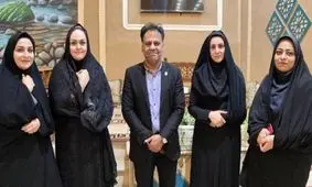 دویدن زنان فوتبالیست موجب کچلی زمین چمن شده است!/ مجری: به نظرم بحث شما جنسیتی است/ ویدئو