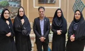 دویدن زنان فوتبالیست موجب کچلی زمین چمن شده است!/ مجری: به نظرم بحث شما جنسیتی است/ ویدئو