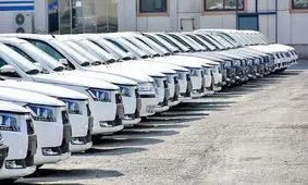 پیش بینی قیمت خودرو در سال 1403؛ خودروسازان حتما گران می کنند