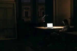 شب زنده داری چه بلایی بر سر متابولیسم بدن می‌آورد؟