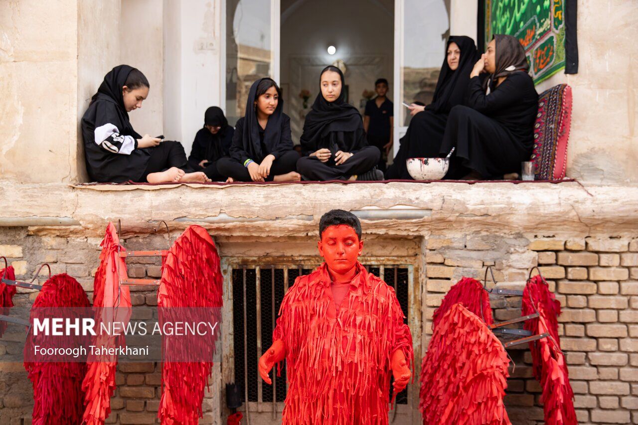 تصاویر: کاروان نمادین لشکر جن‌ها در نوش آباد