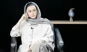سفر در زمان؛ تیپ و ژست «آزاده صمدی» روی صحنه تئاتر 