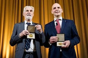  برندگان نوبل پس از دریافت جایزه از لحاظ علمی اُفت می‌کنند

