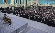 رهبر انقلاب: اسلام بر رعایت کامل احترام  زن تأکید دارد/ زن، کارگزار خانه نیست، مدیر است/ وقتی درباره حجاب و پوشش زنان و همکاری زن و مرد بحث می‌شود نباید رسانه داخل کشور، حرف غربی‌ها را تکرار و برجسته کند