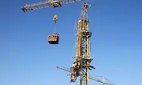کار با جرثقیل جان کارگر جوان آبیکی را گرفت