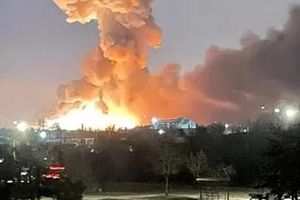 انهدام یک هواگرد بر روی آسمان پایتخت اوکراین/ ویدئو