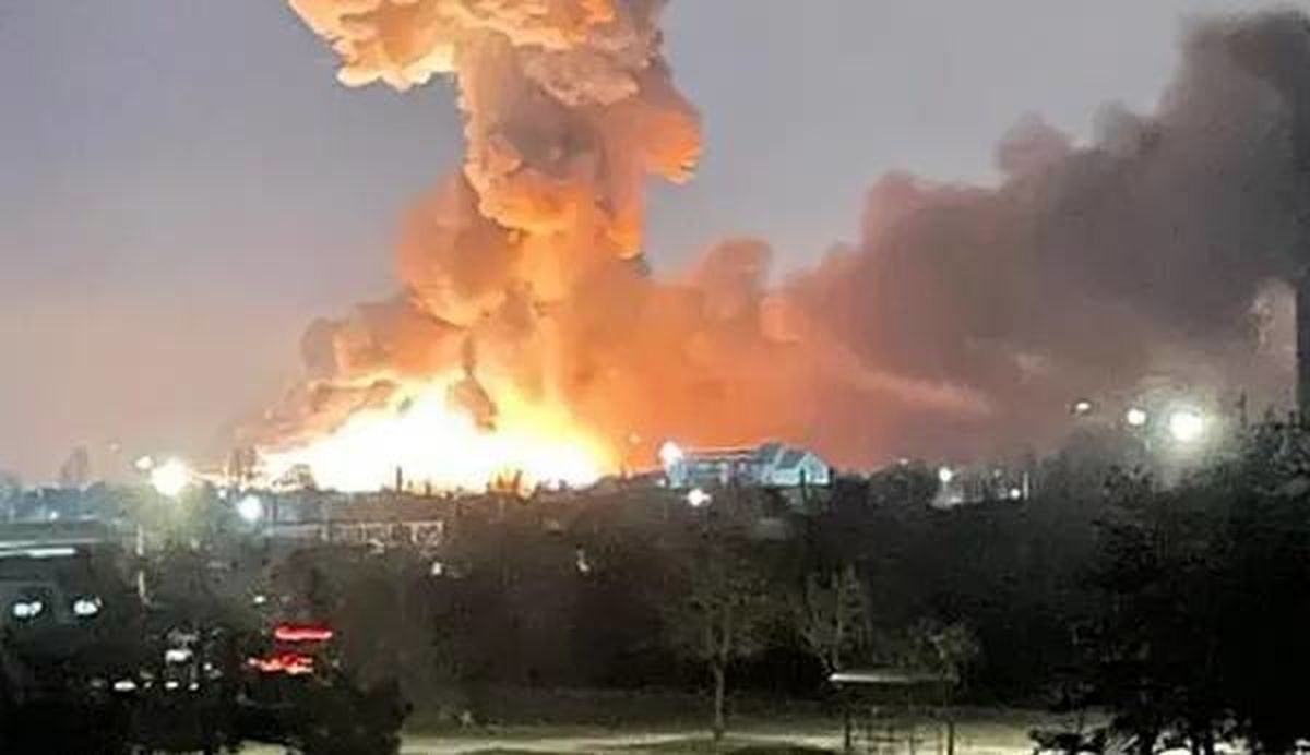انهدام یک هواگرد بر روی آسمان پایتخت اوکراین/ ویدئو