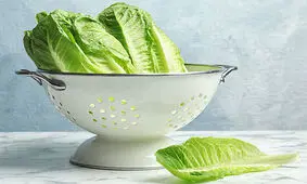 روش درست نگهداری کاهو در یخچال/ چرا لبه‌ های کاهو نارنجی می‌شود؟