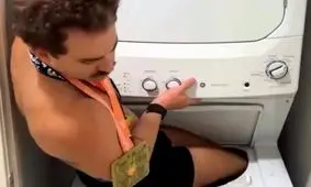 جنون رکورد | مردی با ماشین لباسشویی ۵ کیلومتر راه رفت!