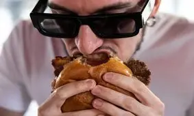 جوان پاکستانی به خاطر یک گاز همبرگر دوستش را کشت