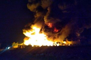   انبار مواد شیمیایی در جنوب تهران دچار آتش سوزی گسترده شد