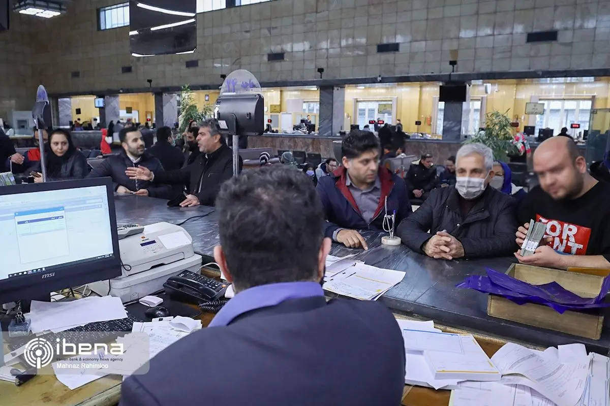 بانک‌ها در شرایط جنگی کنار مردم هستند یا مقابل آنها؟ / آیا بانک مرکزی صدای مردم را می‌شنود؟