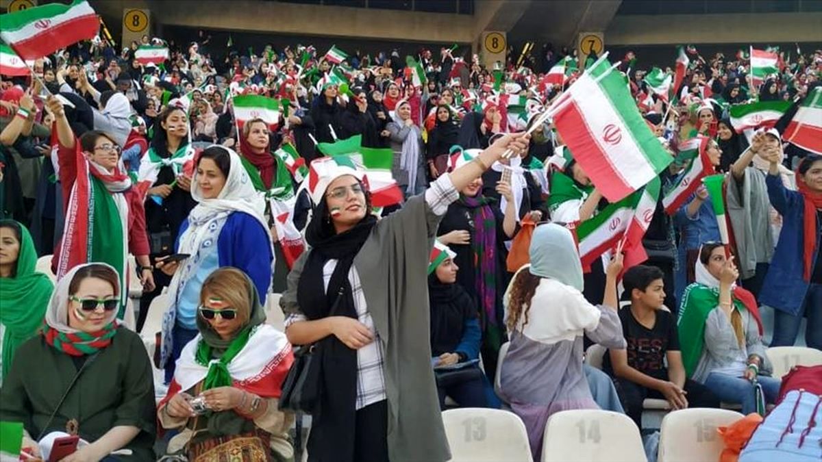  فردوسی‌پور: چطور در مراسم مذهبی خانم و آقا کنار هم در ورزشگاه می نشینند اما برای فوتبال نمی شود؟!/ ویدئو