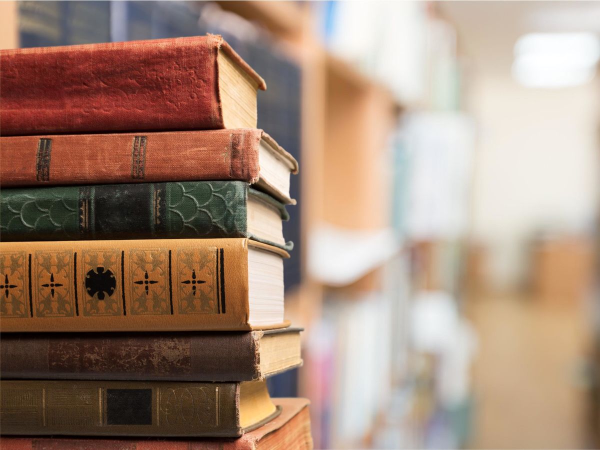مرگ کتاب با گرانی وحشتناک!/ جعفریه: در ایران کتابخانه‌ها خالی از عناوین کتب مفید هستند
