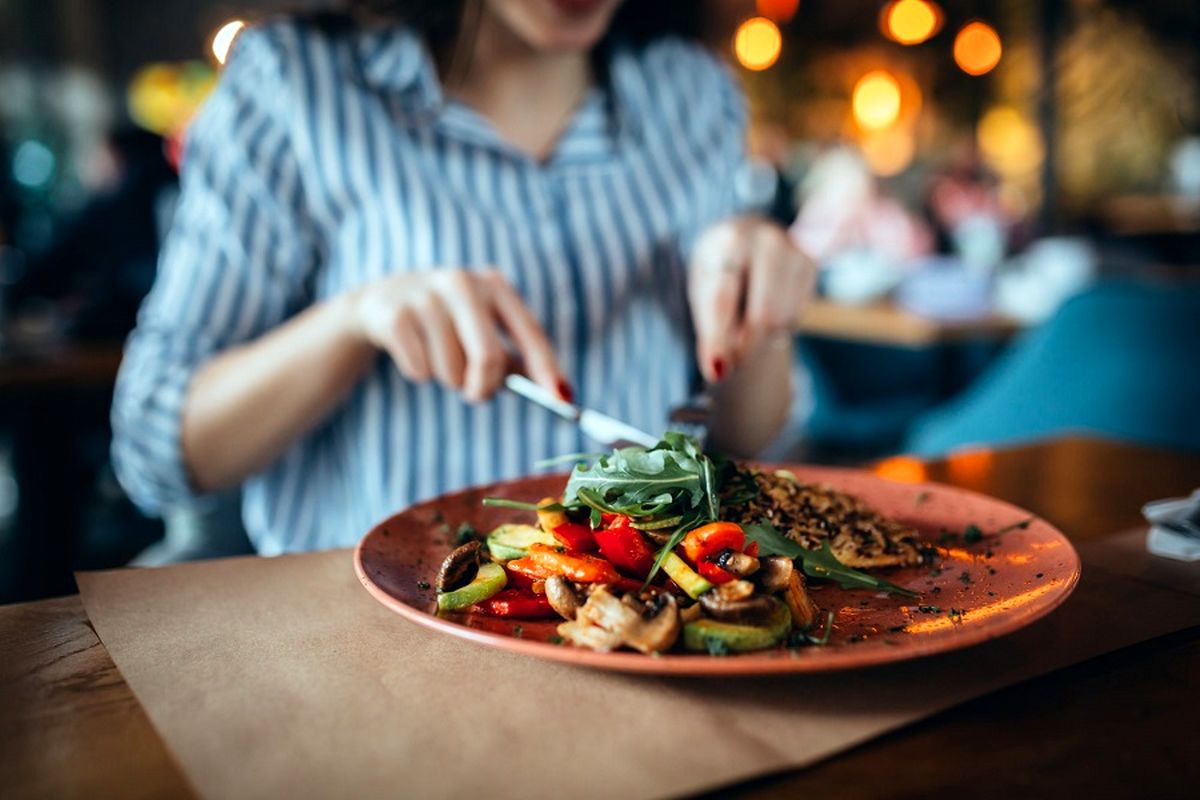 دلایل غذا خوردن وقتی گرسنه نیستیم؟
