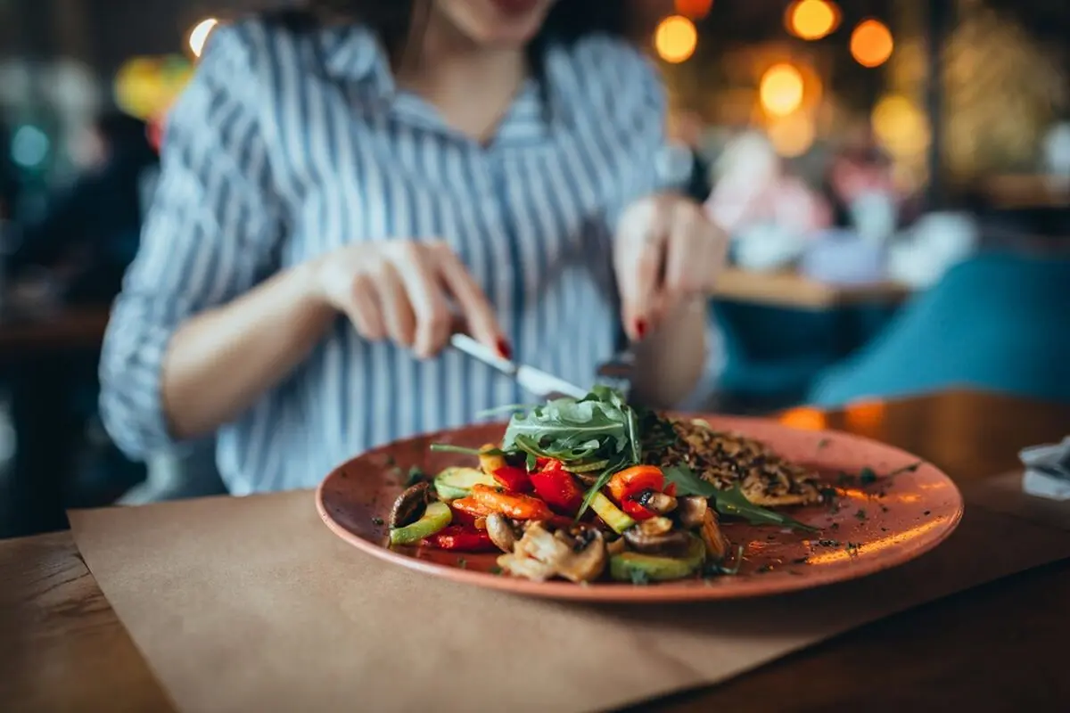دلایل غذا خوردن وقتی گرسنه نیستیم؟