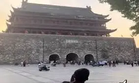 فرو ریختن ساختمان باستانی در شهر فنگ یانگ/ ویدئو