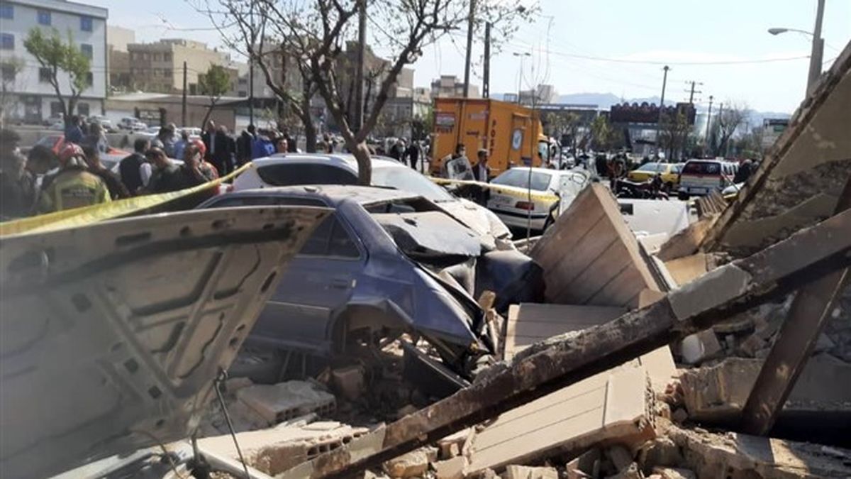 زنده به گور شدن پسر بچه و زن میانسال در پی ریزش ساختمان در شهر سنقر