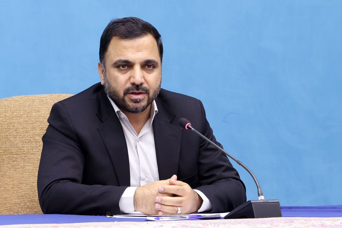وزیر ارتباطات: استفاده مسئولین از شبکههای اجتماعی خارجی، نوعی دورویی است/ من هم مانند مردم از شبکههای اجتماعی محدود شده، استفاده نمیکنم