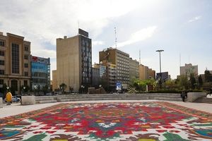 بزرگ‌ ترین فرش ایرانی با شن‌ های رنگی