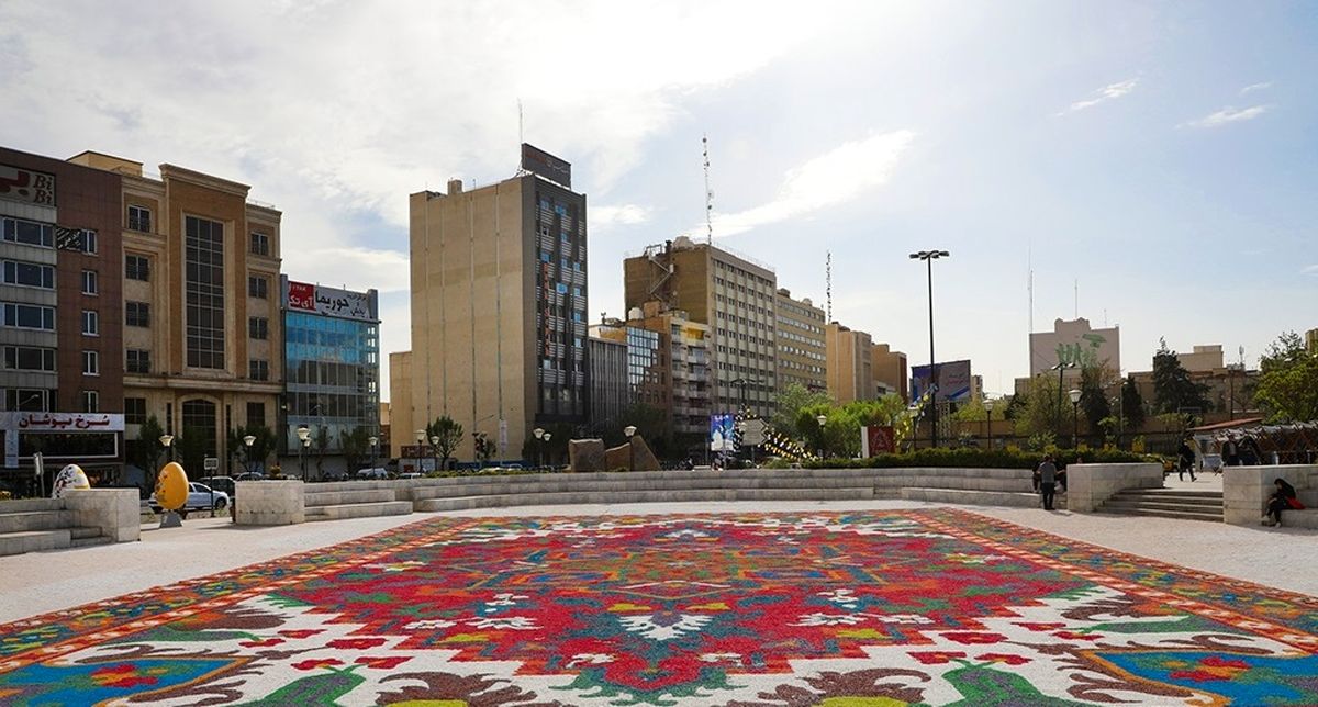 بزرگ‌ ترین فرش ایرانی با شن‌ های رنگی