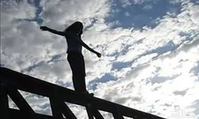 مرگ هولناک دختر 17 ساله در سقوط از بالکن 