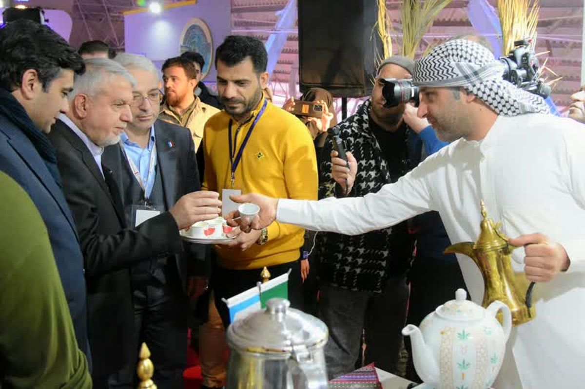 بازدید صالحی امیری از غرفه منطقه آزاد اروند در نمایشگاه بینالمللی گردشگری تهران