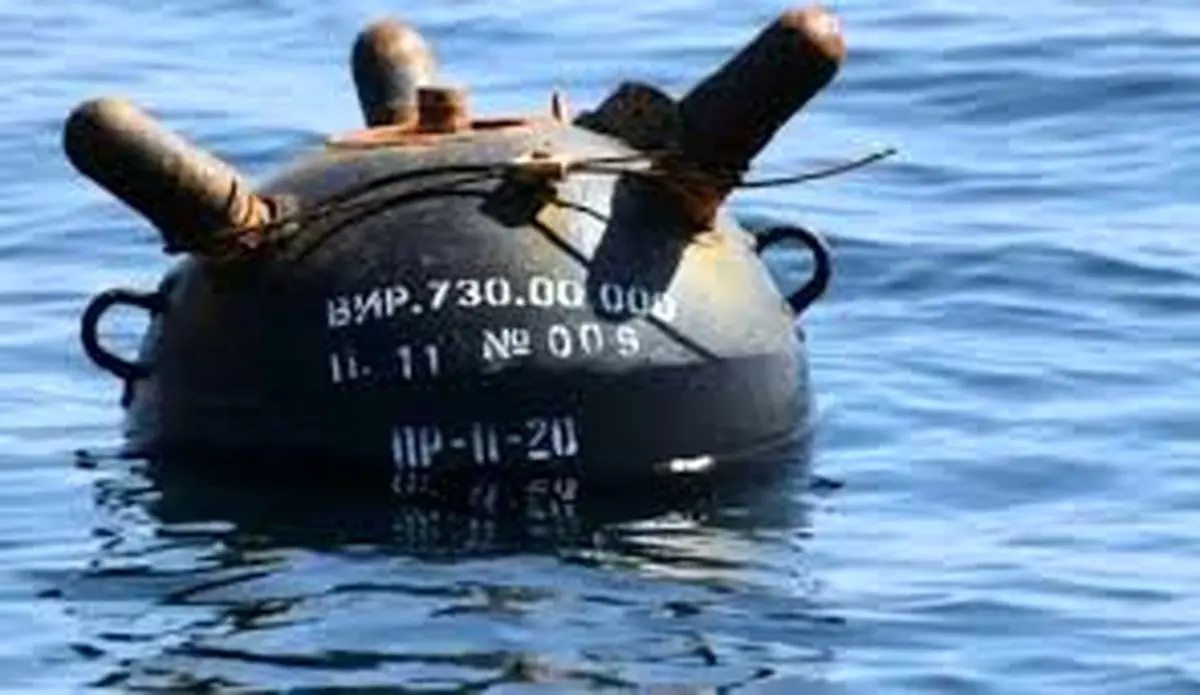 بستنی خوردن کودک انگلیسی، روی یک مین دریایی سال ۱۹۴٠