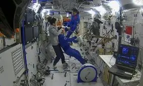 کوتاه کردن موی سر در ایستگاه فضایی/ ویدئو