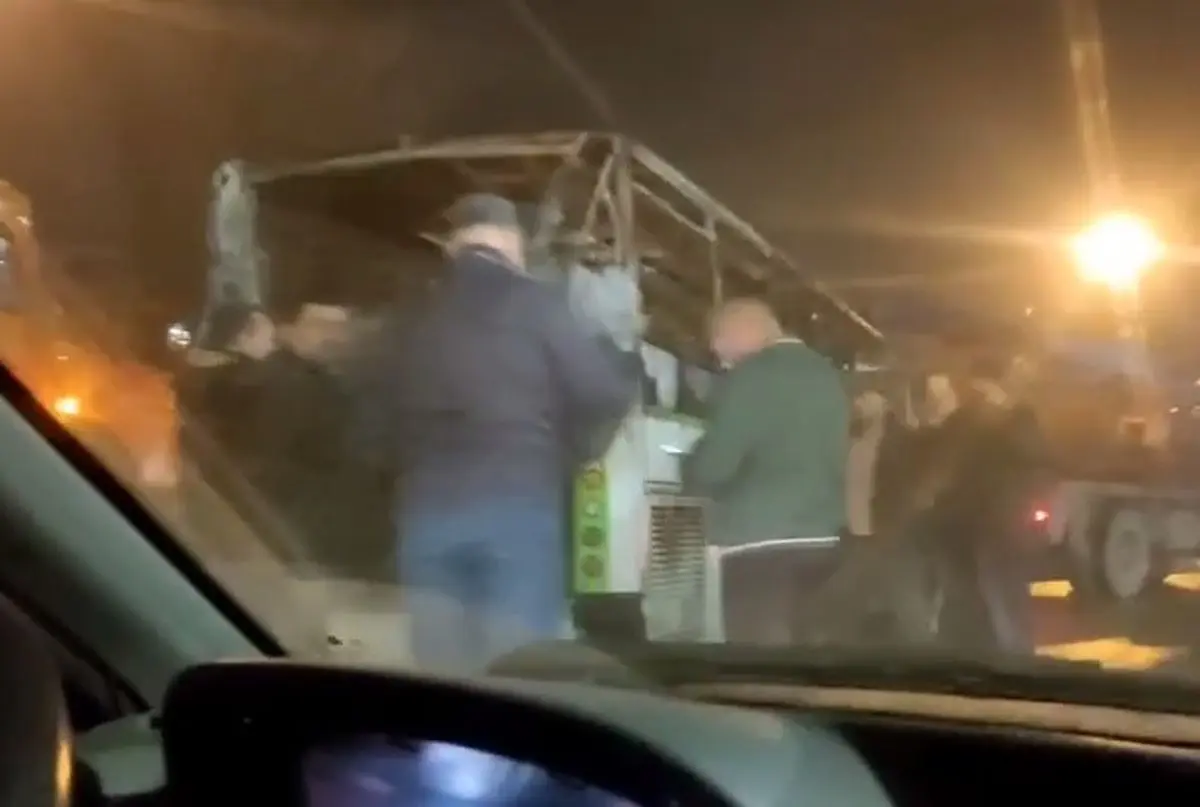 ماجرای آتش زدن دو دستگاه اتوبوس در مشهد چه بود؟/ ویدئو