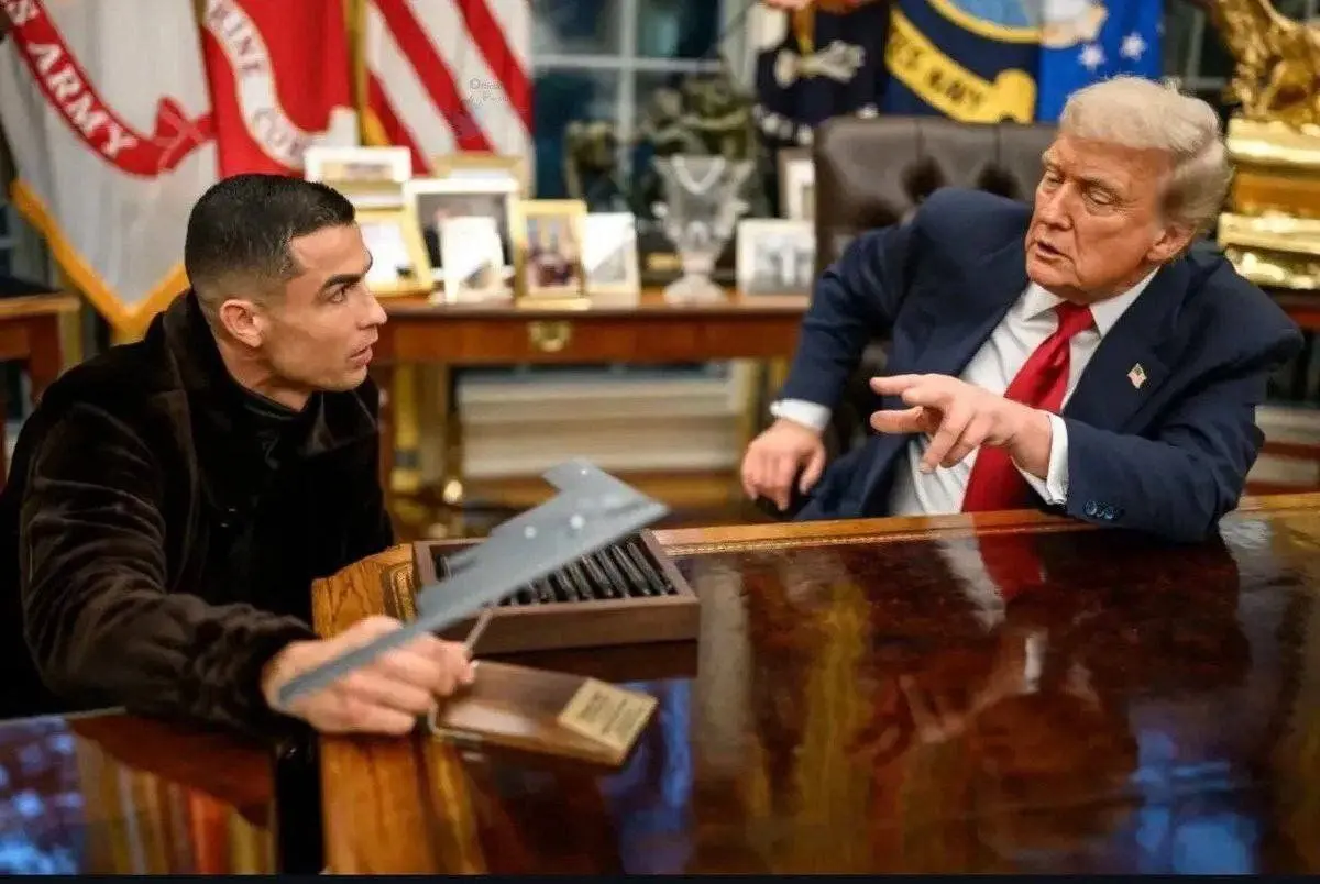 عکس| توضیح ترامپ به رونالدو از بمباران مراکز هسته‌ای ایران با جنگنده‌های B2