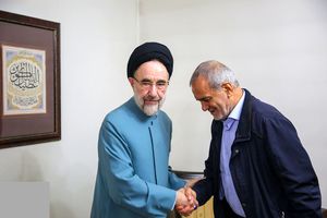 تردید اصلاحات در ائتلاف با پزشکیان/ خاتمی اشتباه بزرگ خود در زمان روحانی را تکرار می کند؟