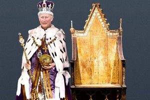تکیه چارلز سوم بر صندلی ۷۰۰ ساله پادشاهی بریتانیا/ ویدئو

